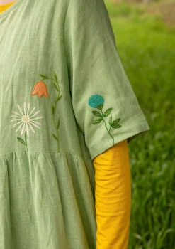 Vävd Klänning Blombukett I Lin